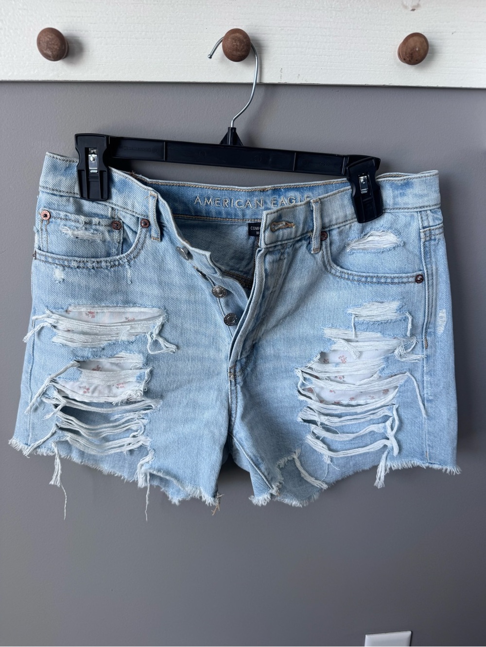 American Eagle Distressed Denim Shorts Size 6 Comfort Stretch